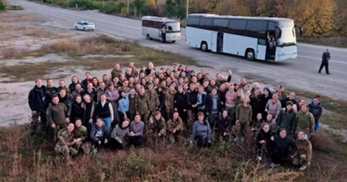 La mayorÃ­a eran oficiales, soldados y sargentos, evacuadas de la acerÃ­a Azovstal, en la ciudad de MariÃºpol