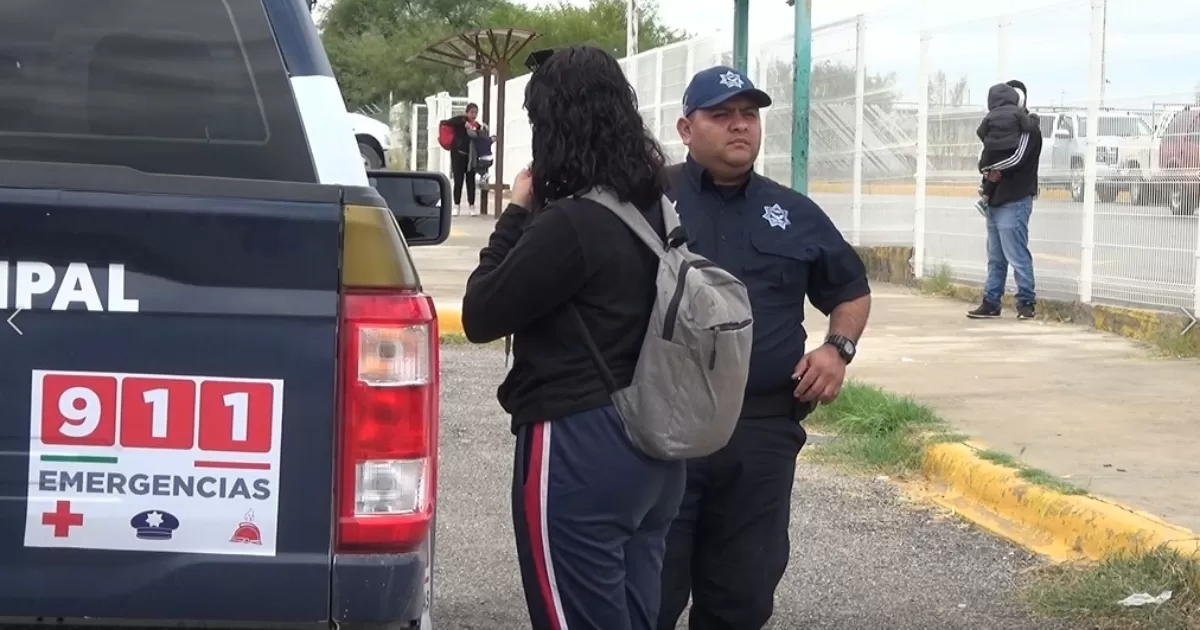 El aseguramiento de la droga se logrÃ³ luego de un reporte en el que se seÃ±alaba que un grupo de estudiantes del plantel se encontraba fumando el enervante en la parada del camiÃ³n.