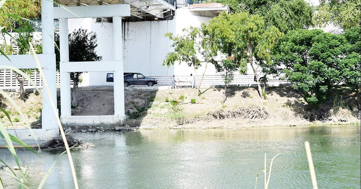 Localizan a dos migrantes ahogados en el Río Bravo