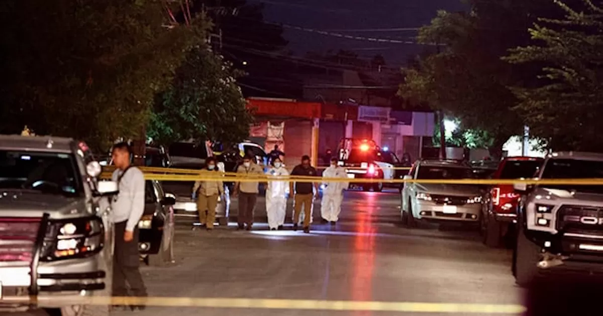 Los sicarios dispararon ráfagas con armas de grueso calibre contra las personas, que festejaban el cumpleaños de una de ellas