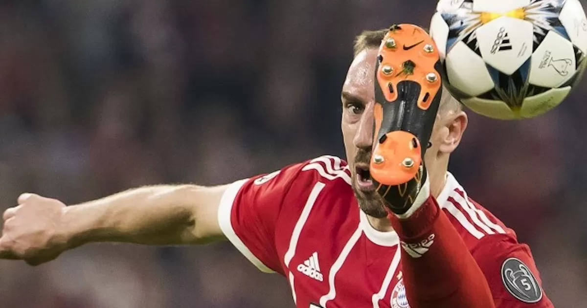 'La pelota se detiene'; Ribéry se retira