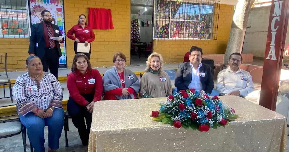 Lo hacen con una gran verbena popular con la participación de padres de familia, así como maestros y directivos de los primeros años del plantel.