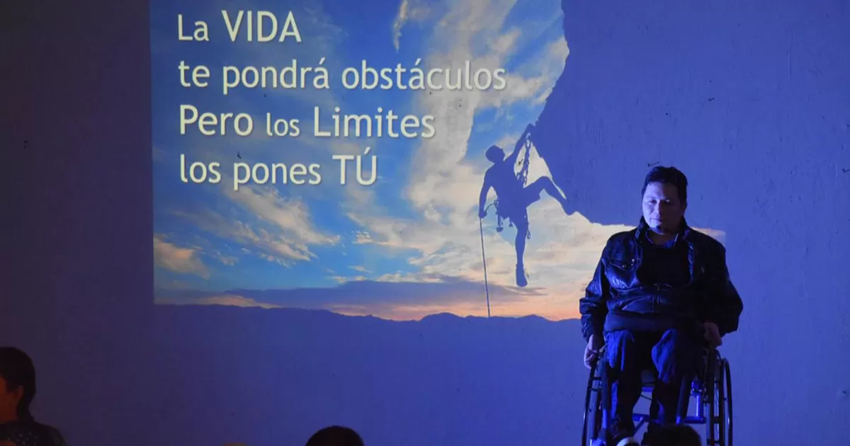 Ofrece Raúl "El Ruedas" Arteaga conferencia Vive sin Límites