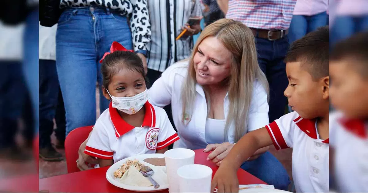 Marcela GorgÃ³n indicÃ³ que con el apoyo de nutriÃ³logas y nutriÃ³logos de DIF Coahuila se brinda a las madres y padres de familia.