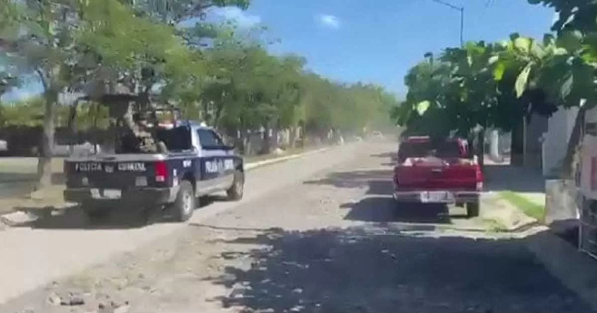 Los sujetos aprehendidos son dos hombres y una mujer, a quienes se les asegurÃ³ un vehÃ­culo y diversas armas de fuego