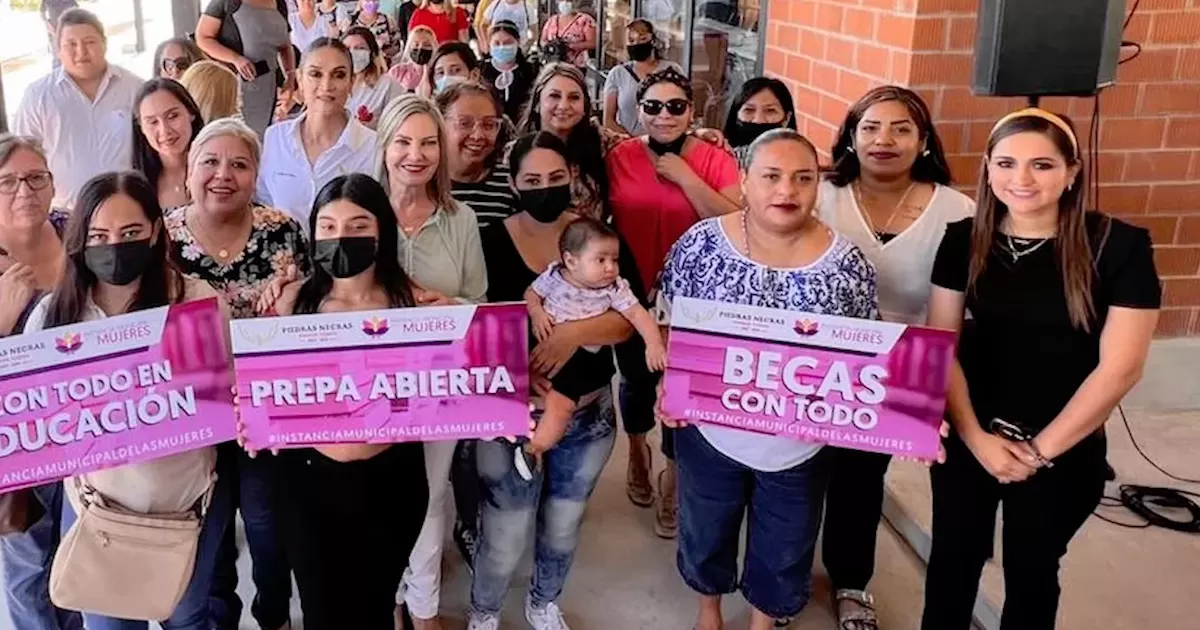 Esperan fecha de ceremonia de graduaciÃ³n y festejo para las damas que terminaron su preparatoria abierta, ello gracias a la estrategia de â€œMejora Coahuilaâ€.
