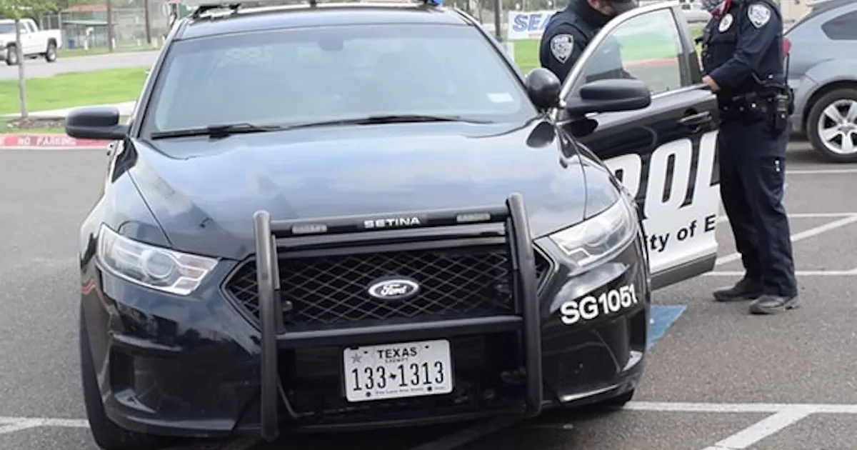 Concretan baja de policía y están en proceso de otro en Eagle Pass