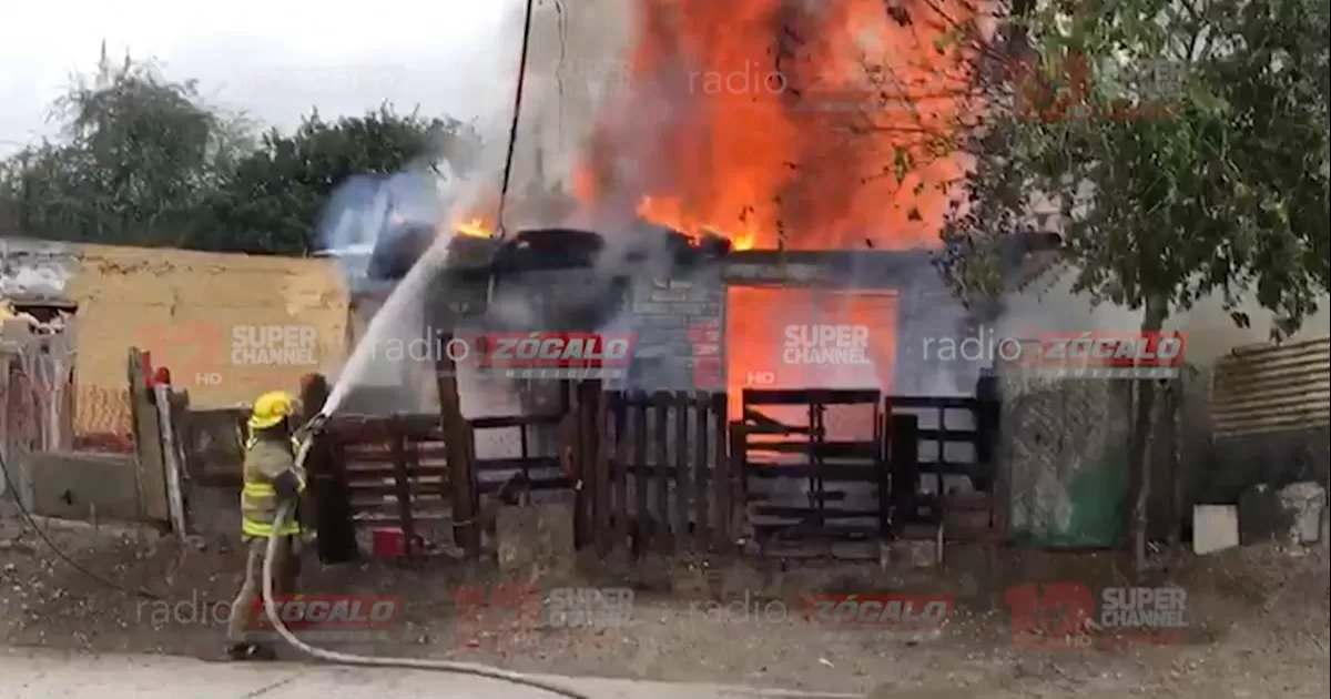 Video: Voraz incendio consume vivienda en la colonia Central