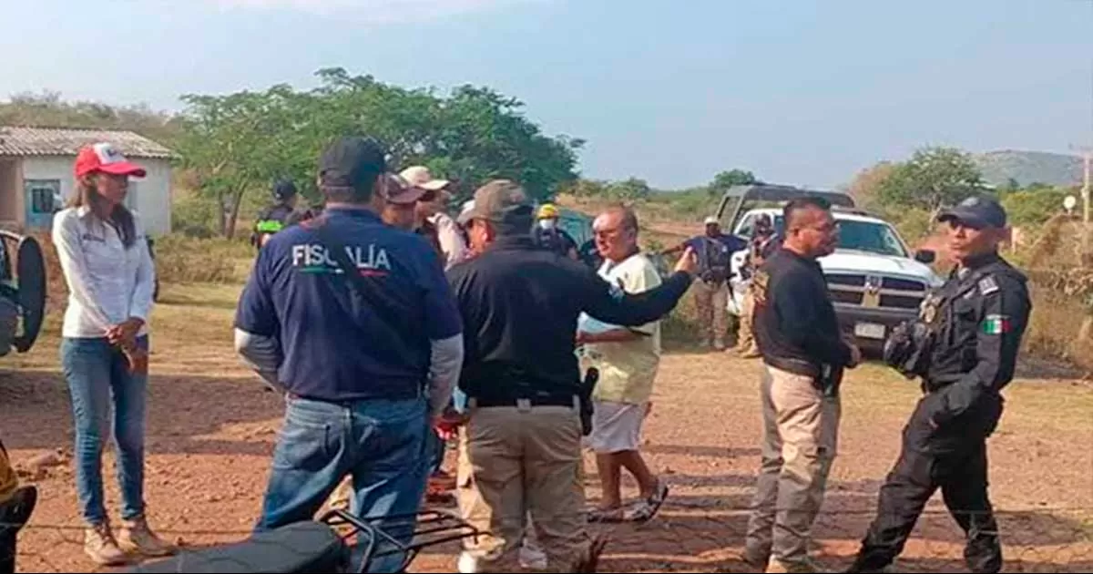 El colectivo "Todos Somos Erick Carrillo" tenÃ­a dos dÃ­as trabajando en la zona cuando encontraron 5 cadÃ¡veres sepultados en una fosa clandestina.