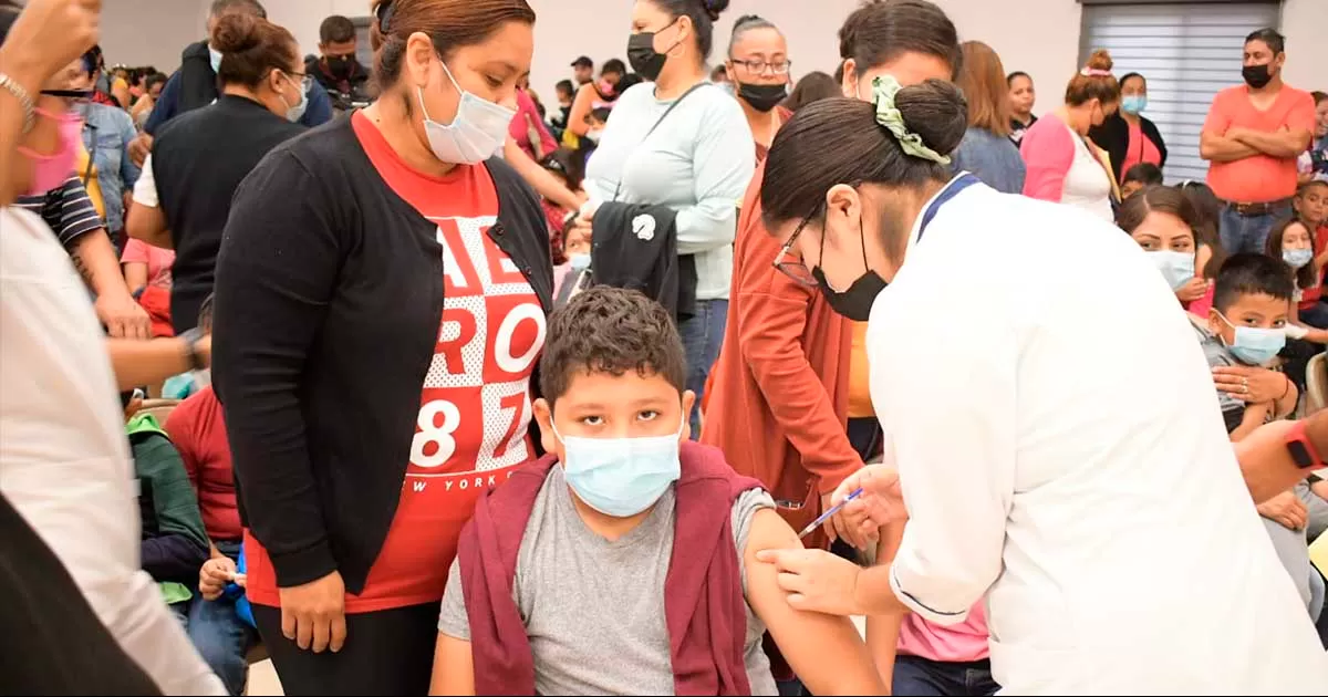 Aplican más de 2 mil vacunas contra el Covid a menores de Nava