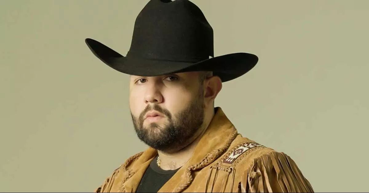 Demostrando por quÃ© se ha convertido en uno de los nuevos Ã­dolos del regional mexicano, CarÃ­n LeÃ³n protagonizÃ³ anoche una festiva velada.