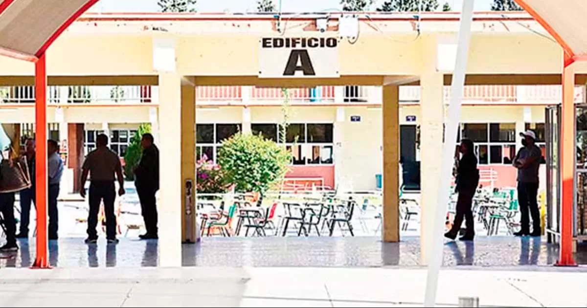 A travÃ©s de redes sociales se hizo viral el video donde un joven ataca de manera sorpresiva a otro estudiante al que dejo inconsciente