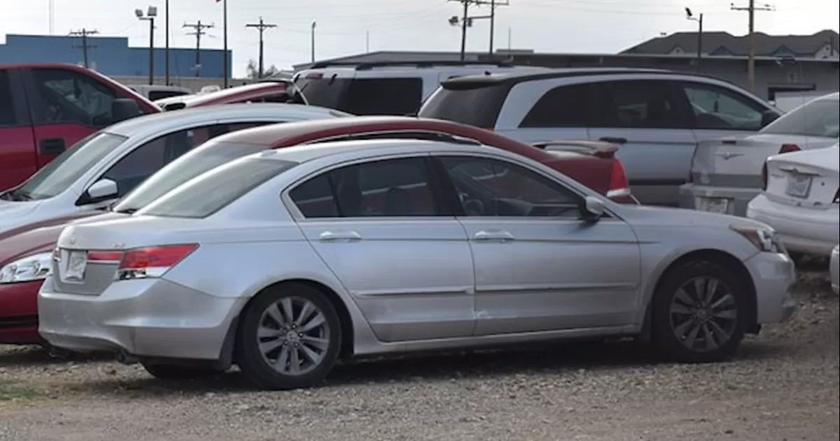 Lo persiguieron desde la salida de Eagle Pass hasta un Ã¡rea residencial municipal y abandonÃ³ el vehÃ­culo.