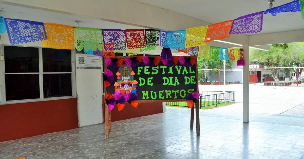 El director Alfredo LÃ¡rraga dijo que se siente muy contento con la participaciÃ³n de los alumnos en estos eventos en la celebraciÃ³n de DÃ­a de Muertos.