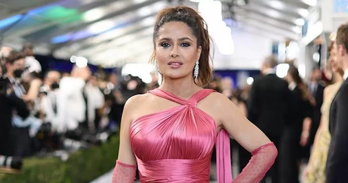 Será Salma Hayek rival de Anne Hathaway