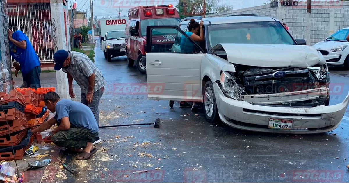 Por volarse el alto vendedor de pan choca y ciudadanos roban su producto en PN