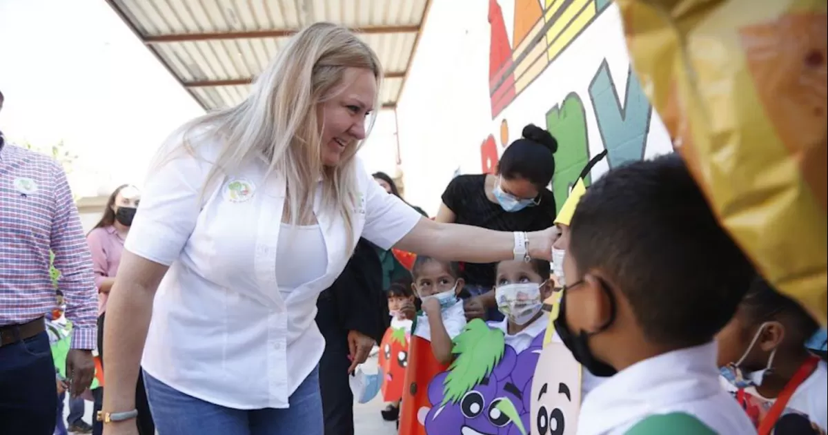 La Presidenta Honoraria del DIF Coahuila, Marcela GorgÃ³n, seÃ±alÃ³ que son mil 100 los planteles de educaciÃ³n bÃ¡sica en los que se otorgan desayunos frÃ­os y calientes.