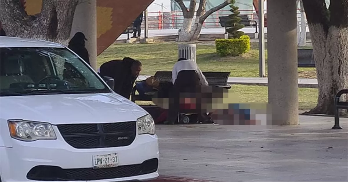 Muere mujer de frío en banca frente a iglesia en Piedras Negras