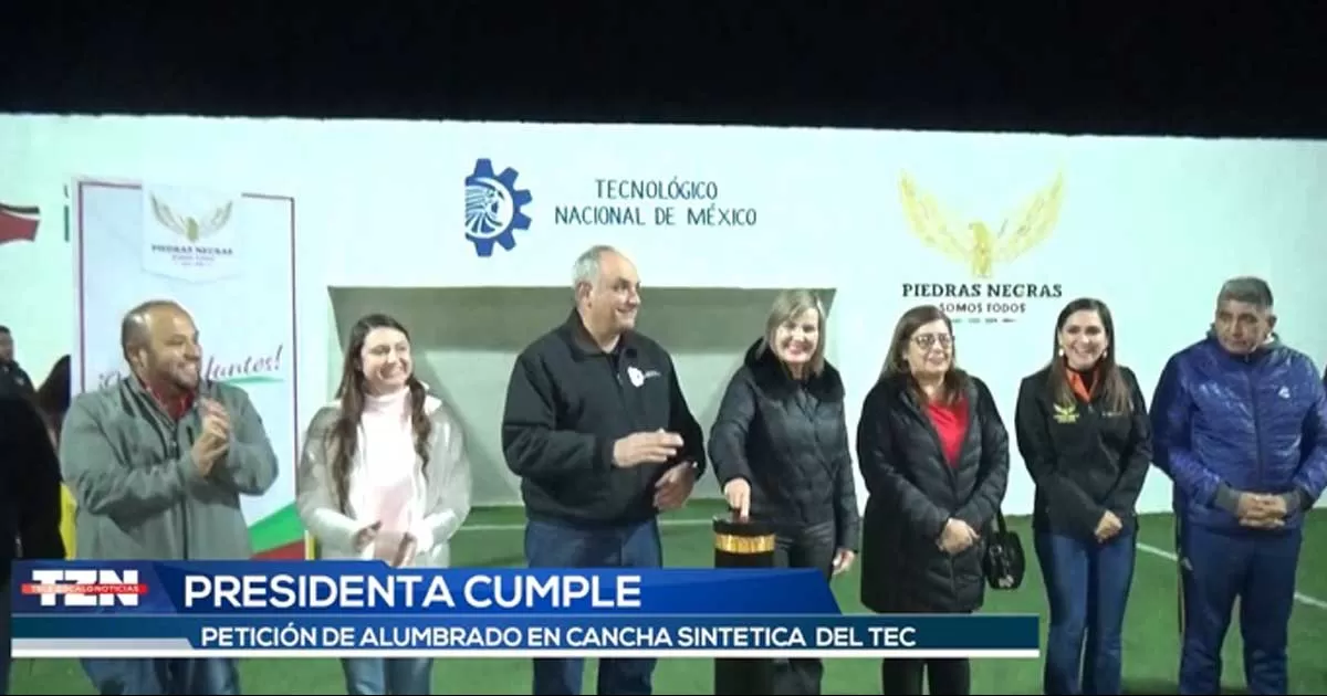 El director de la institución, Oswaldo Padilla Gorosave, agradeció la presencia de la alcaldesa y de los jóvenes presentes, que ya pueden disponer de la cancha de pasto sintético para encuentros de fútbol en la tarde noche.