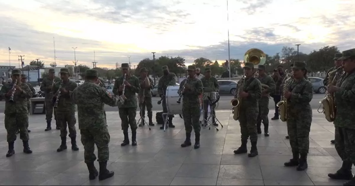 La alcaldesa agradeció a la banda de música que le hicieron su día al entonarle las mañanitas por su cumpleaños de manera sorpresiva.