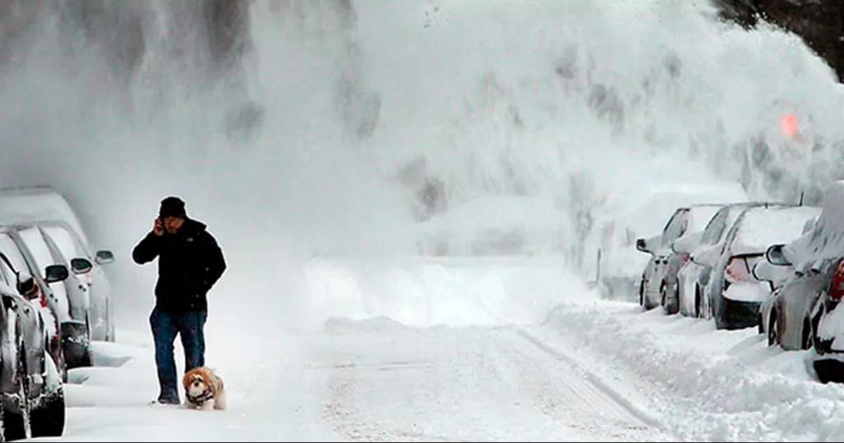 La tormenta de nieve ha provocado cierres de carreteras y cancelaciones de vuelos en el oeste del estado de Nueva York