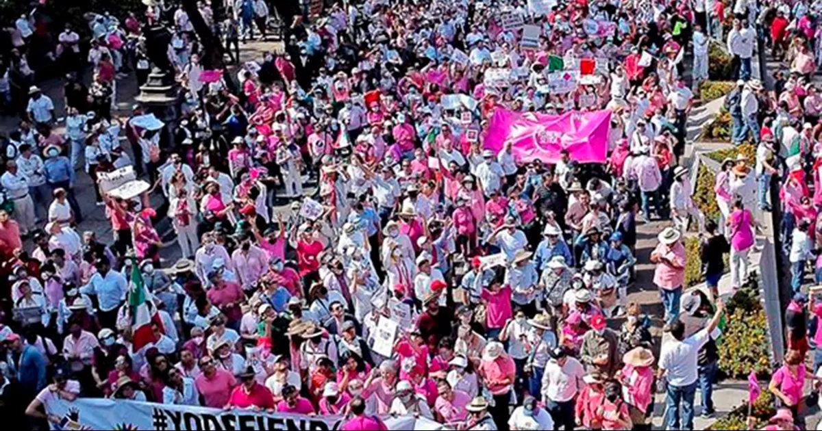 Agrupaciones que convocaron a manifestación pro INE invitaron a vestir de rosa el 27 de noviembre, día en que AMLO llamó a contramarcha