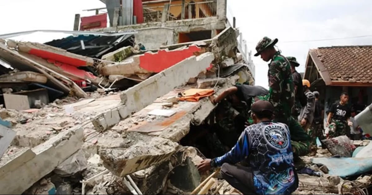 Aumenta a 268 cifra de muertos en Indonesia por sismo magnitud 5.6