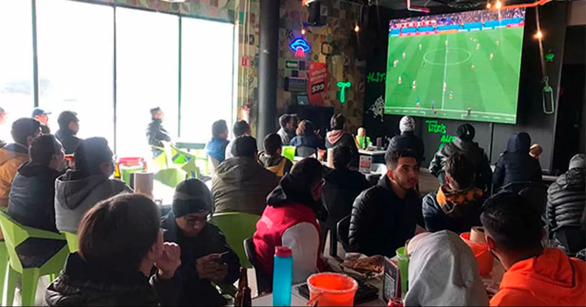 El juego México - Polonia empezó a las 10:00 horas y los bares que suelen abrir a las 12, abrieron antes