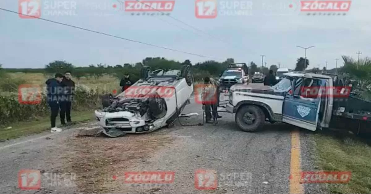 Automóvil acabó con varios daños en toda su carrocería debido al aparatoso accidente
