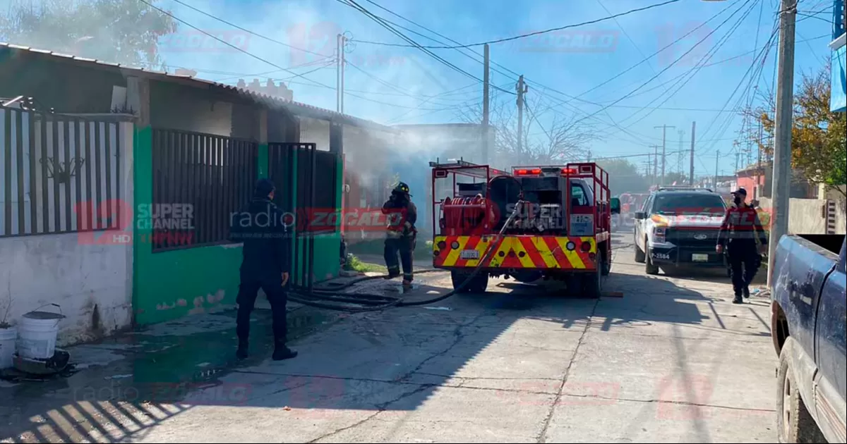 Los daños materiales fueron totales, se reportó en el lugar. Los habitantes de la casa no salieron lesionados.