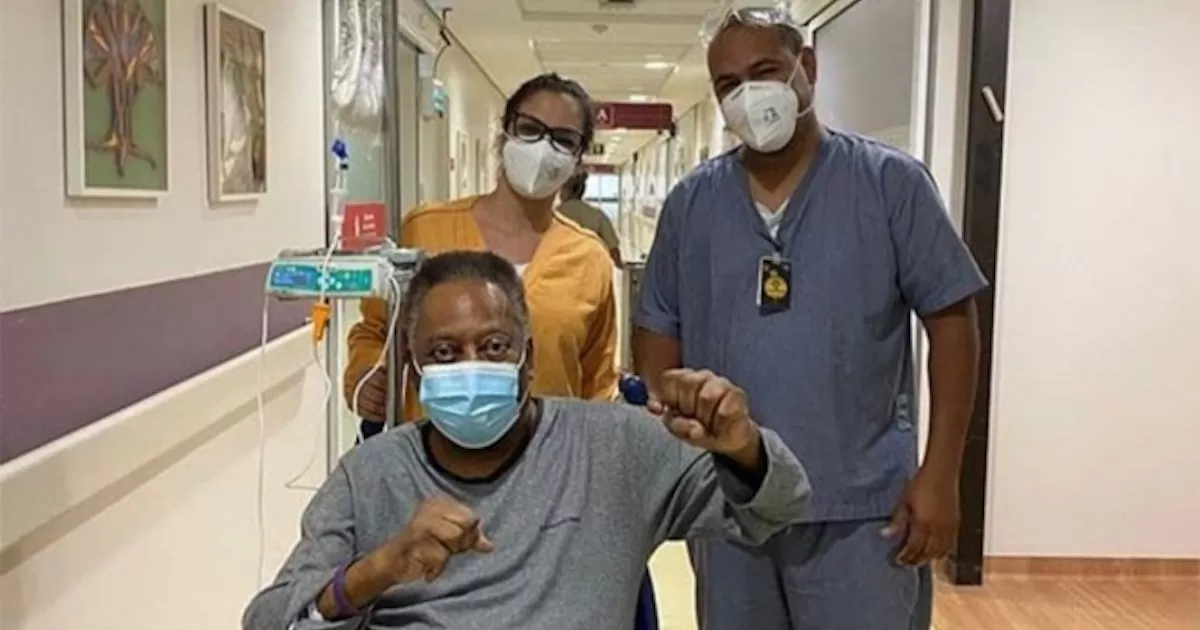 Pelé, de nueva cuenta hospitalizado, ahora de forma no programada en Brasil