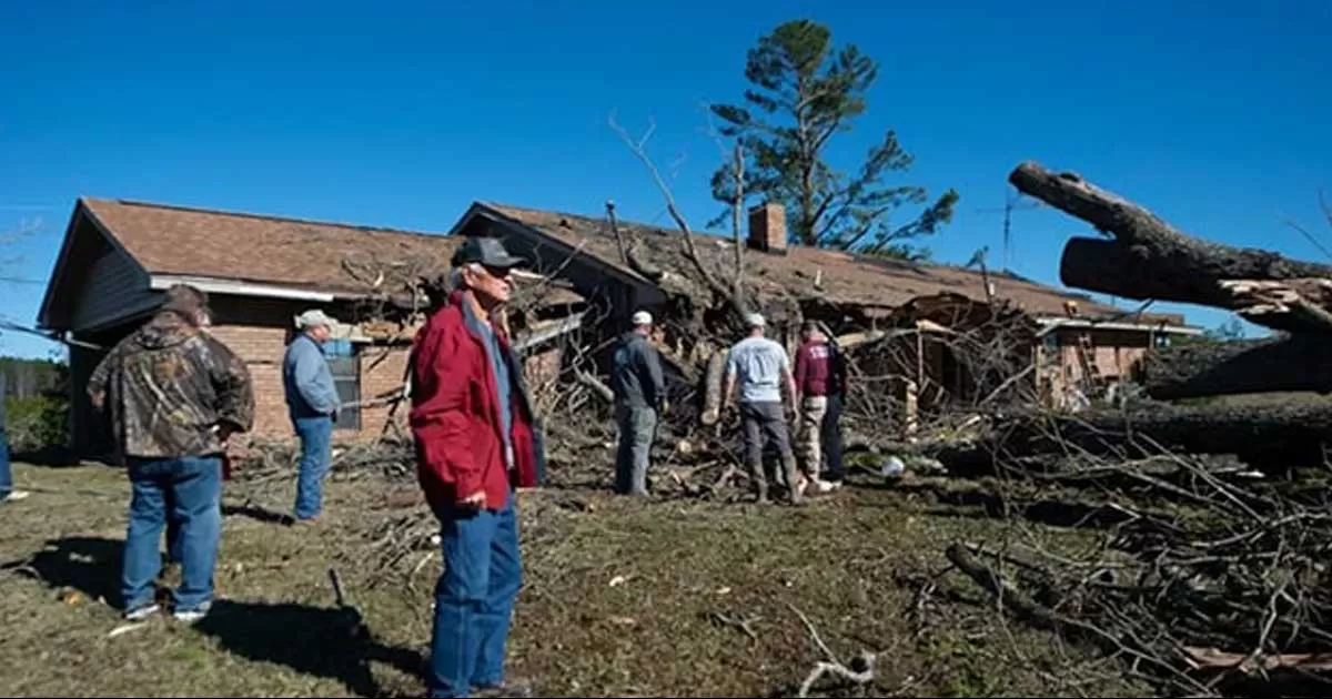 Treintena de tornados deja al menos 2 muertos y daños materiales en Estados Unidos
