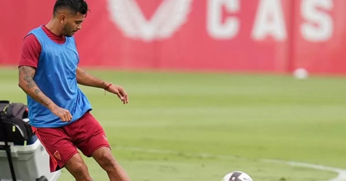 Vuelve ‘Tecatito’ a entrenar en el Sevilla