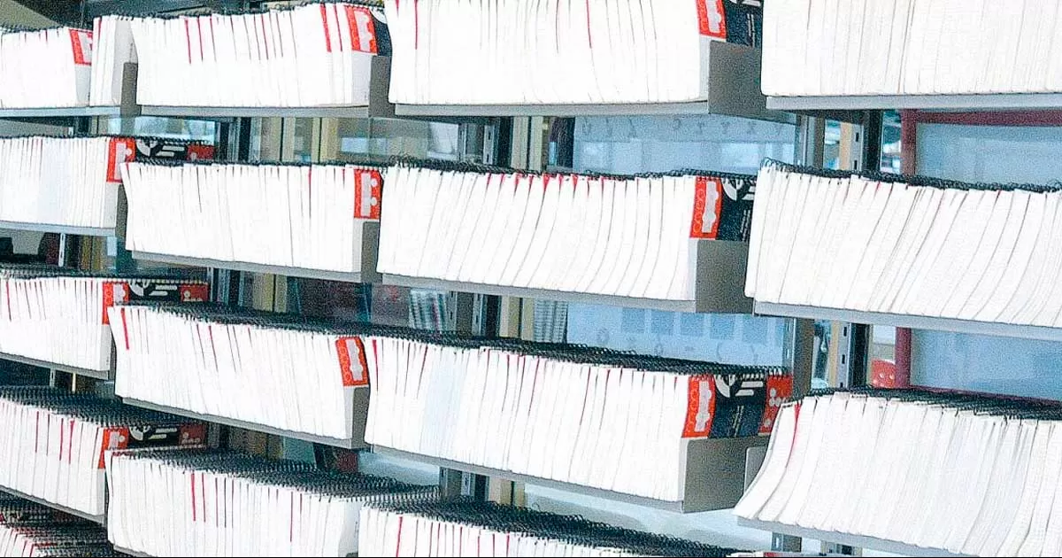 Alma Aurora Jiménez Leyva, titular de Lector Óptico, se se dio a la tarea de traducir al Braille varios libros de poesía y literatura