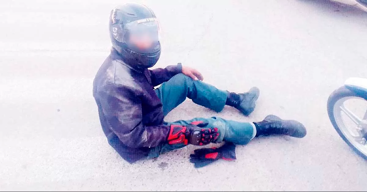 Choca motociclista contra un vehículo en Acuña