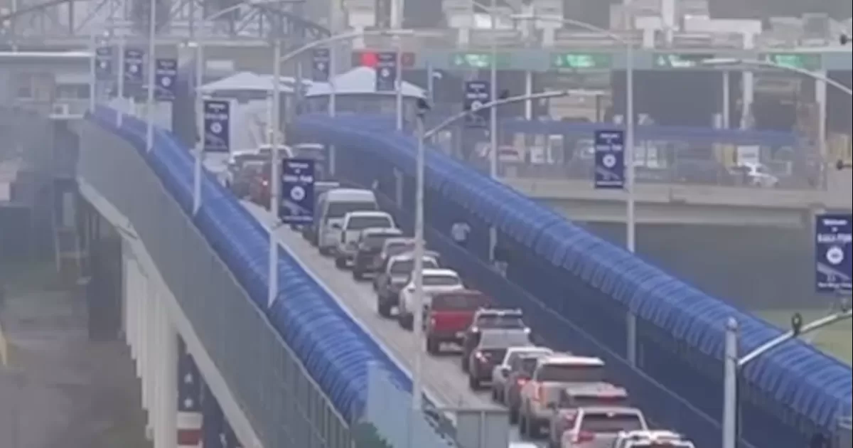 El tiempo estimado de cruce hacia Eagle Pass es de hora y media