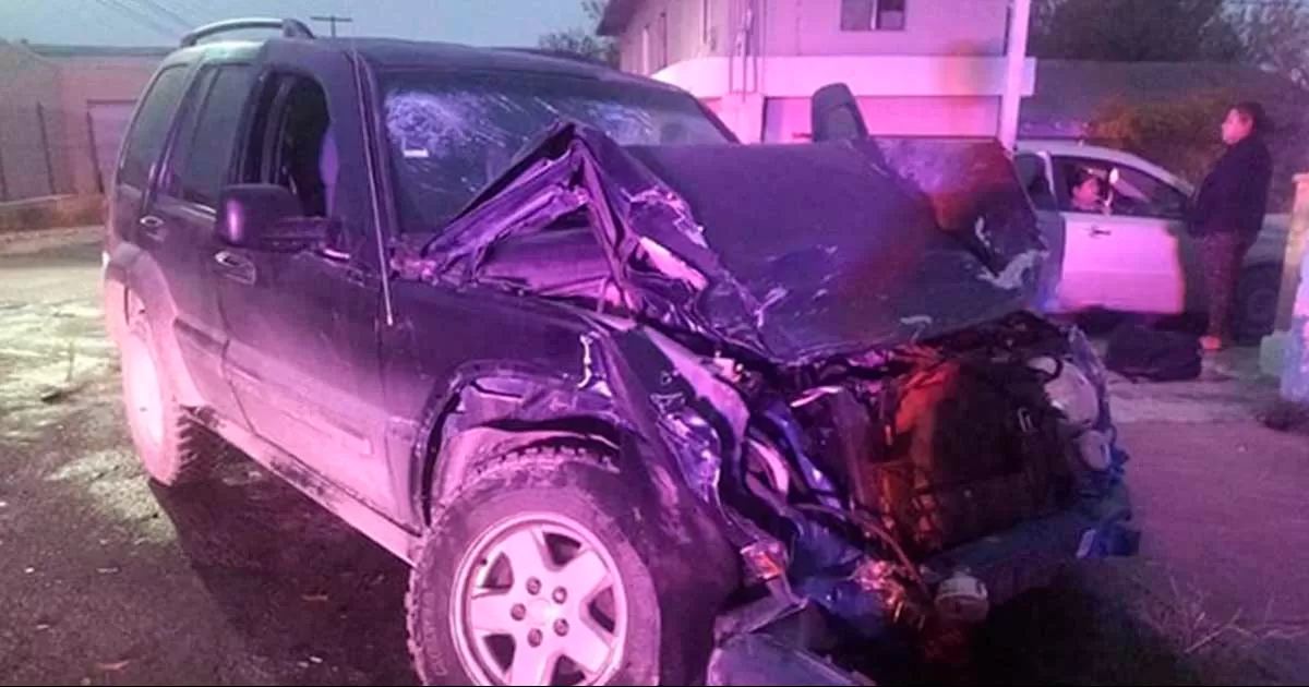 Camión de maquiladora provoca accidente en Acuña; chofer se da a la huida