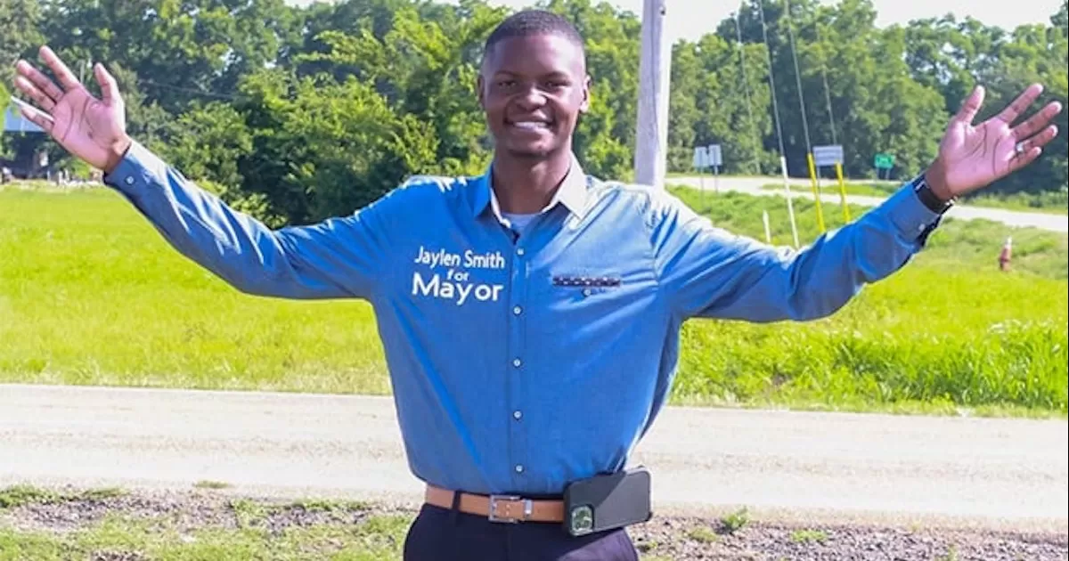 Un joven de 18 años de Arkansas se convierte en el Alcalde afroamericano más joven de EU