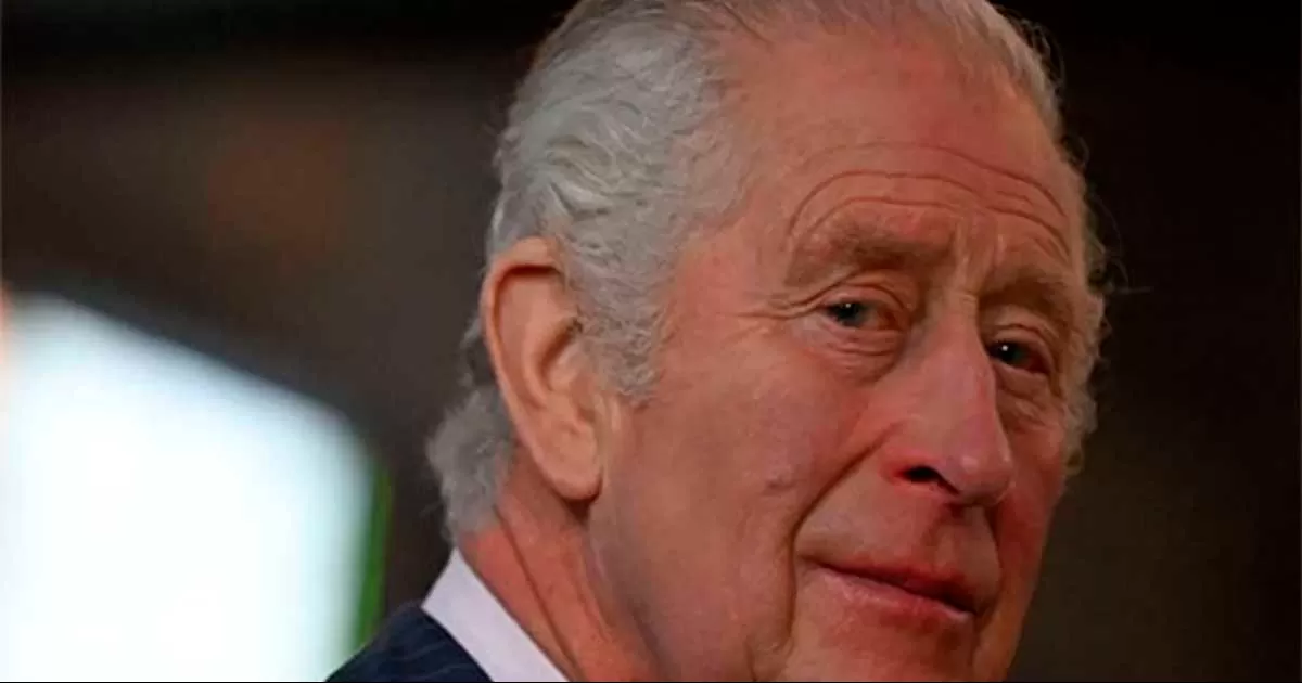 El sospechoso de lanzarle un huevo al rey fue detenido y acusado de un delito de orden público.