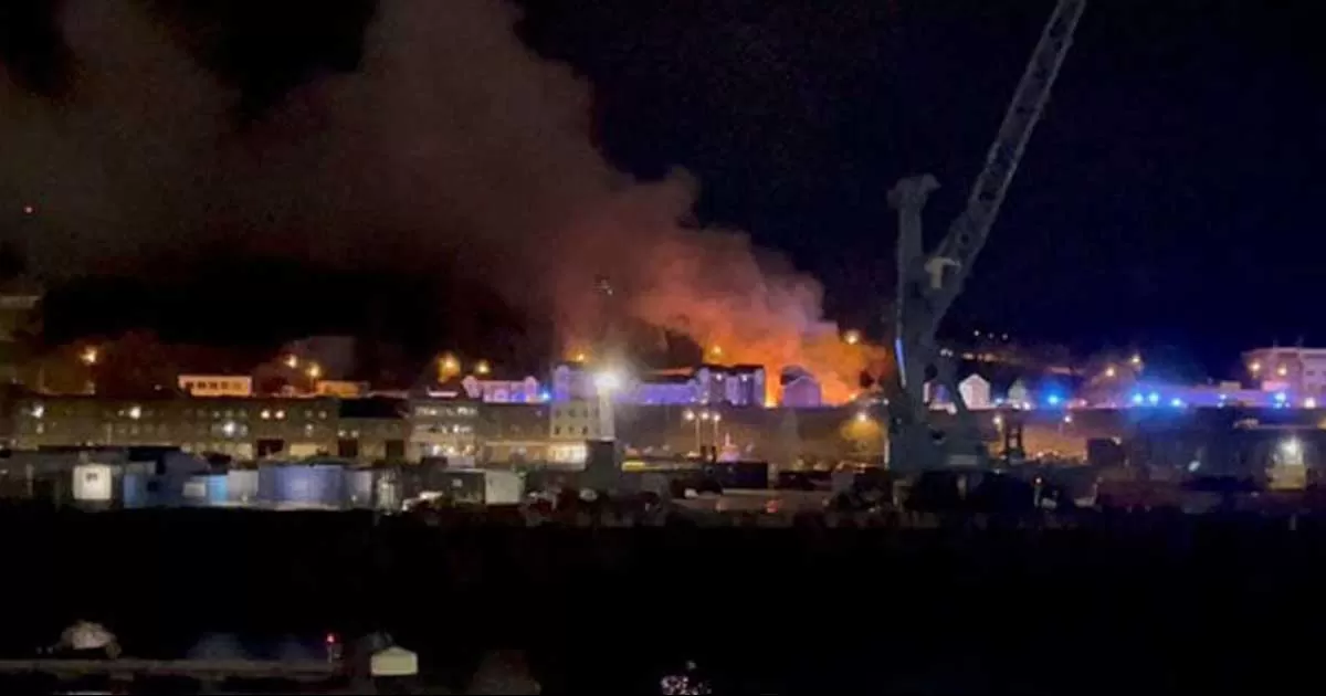 Explosión en un bloque de viviendas en Jersey, Reino Unido, deja 3 muertos y 12 desaparecidos