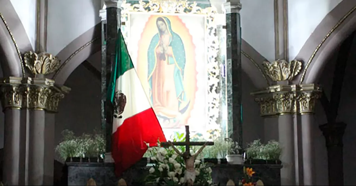 Con lágrimas en los ojos y entonando las ya conocidas mañanitas a su reina, fue como celebró la comunidad el regreso de tan anhelada fiesta