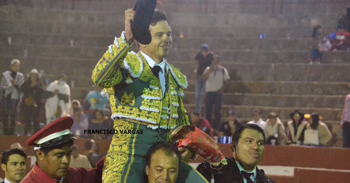 Antonio García “El Chihuahua” se lleva la tarde al cortar tres orejas