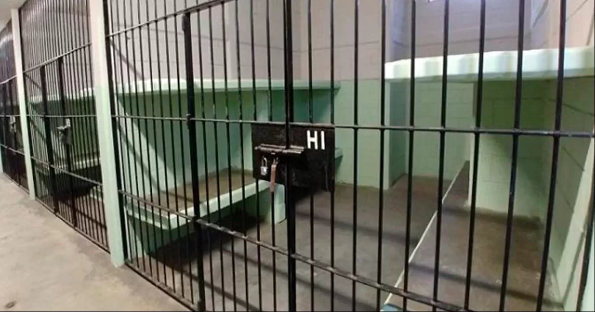 El hombre de 52 años fue recluido por su estado de ebriedad.