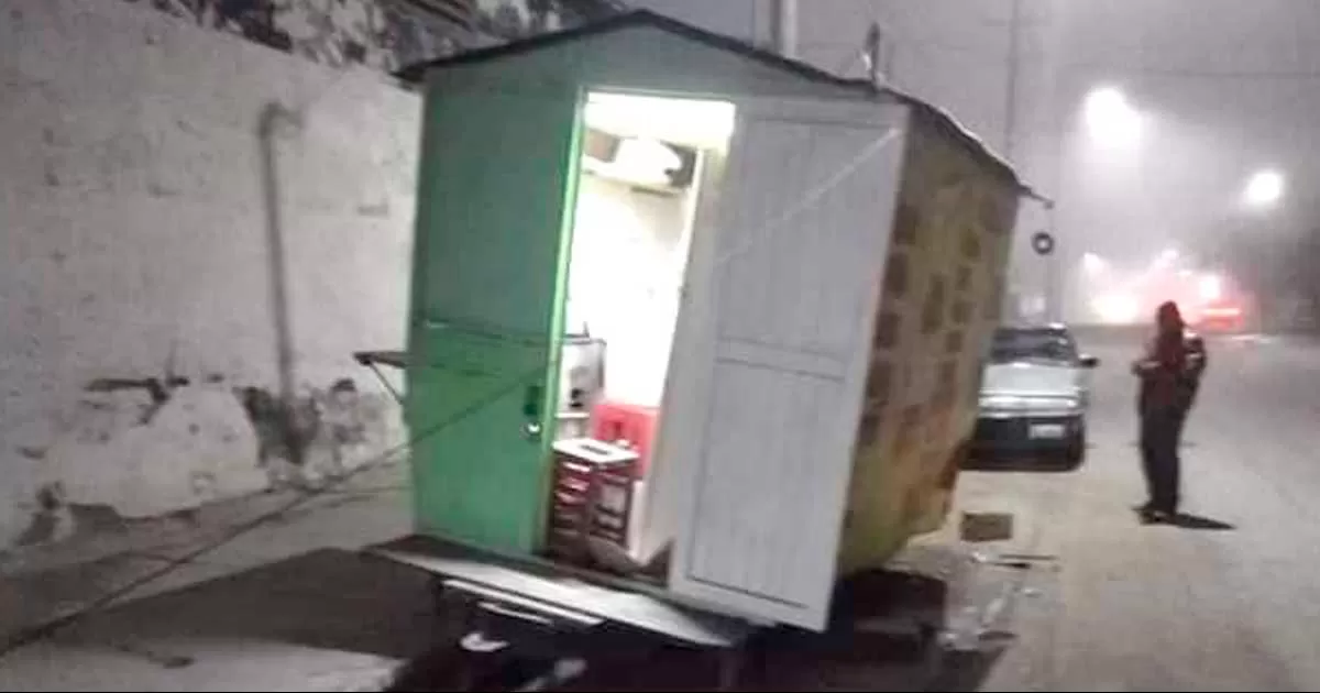 Choca ebrio contra puesto de tacos en Sabinas