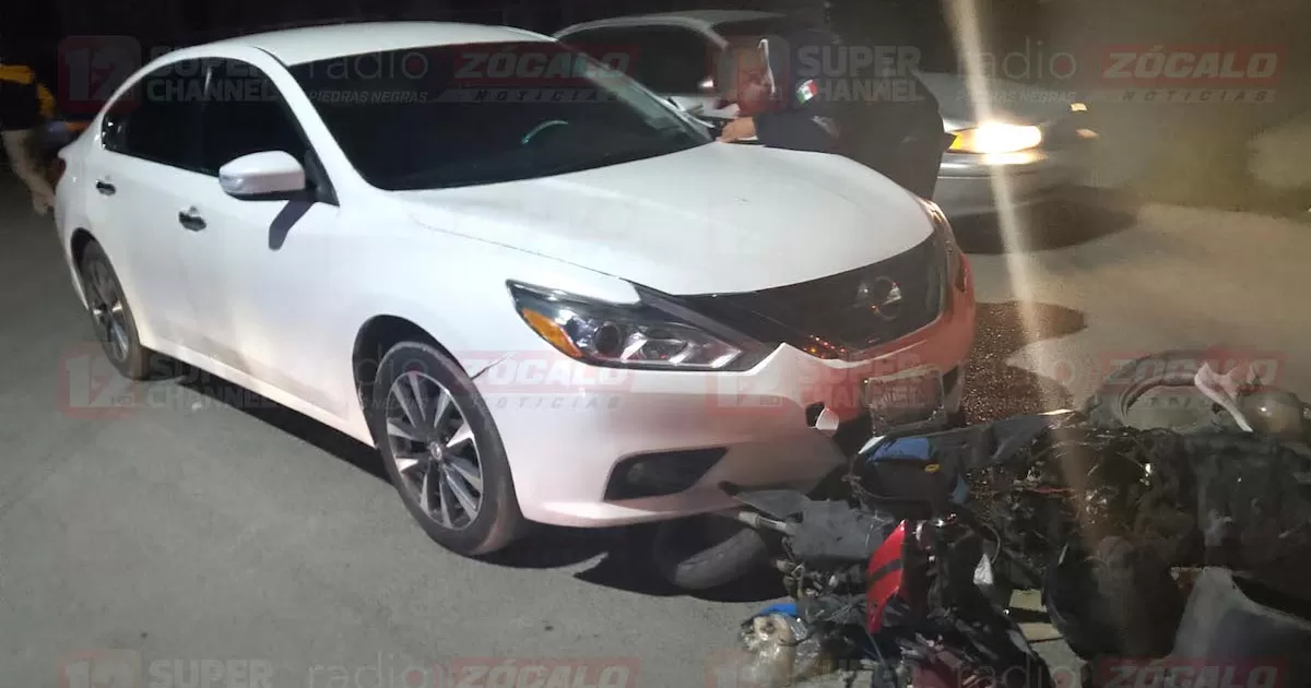 Motociclista circula en sentido contrario y provoca choque en el Centro