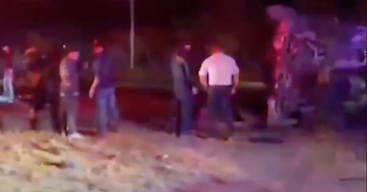 En shock y al lado del cuerpo de su esposa, hombre avisó a su familia de trágico accidente en Coahuila