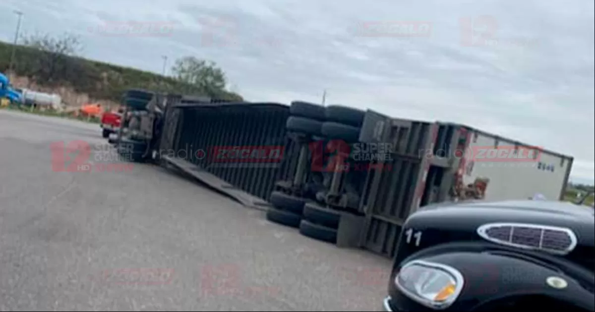 El vehículo fue removido luego de algunas horas de maniobras. La velocidad al tomar una curva podría haber sido un factor importante en el accidente.