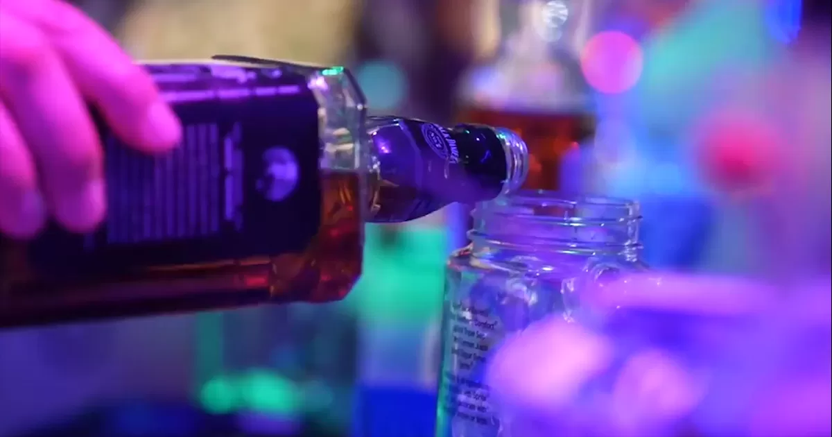 Ni en esta temporada ni en ninguna otra se deben de consumir bebidas alcohólicas, por le daño que causan al hígado