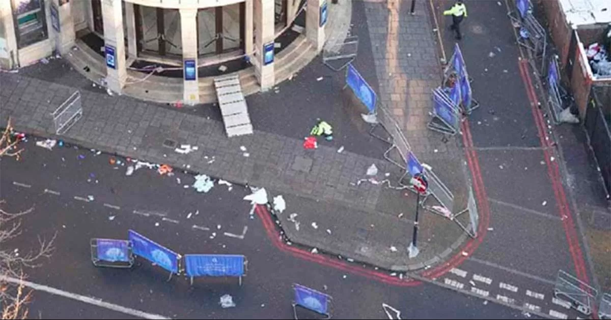 La víctima, Gabrielle Hutchinson, de 23 años, trabajaba con los agentes de seguridad para el evento esa noche