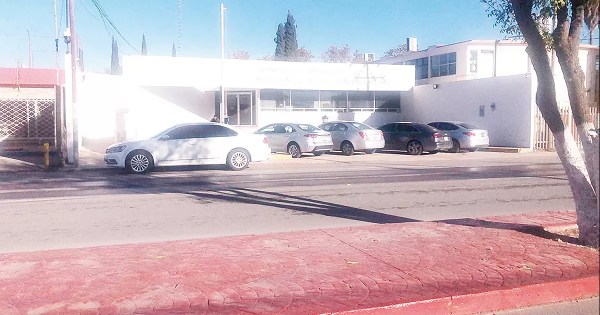 Arrestan a estadounidense por querer cruzar carro sin papeles en el puente 2